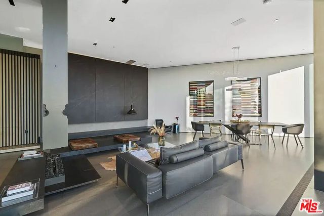 $32,000 | 8790 Appian Way, Los Angeles, CA 90046