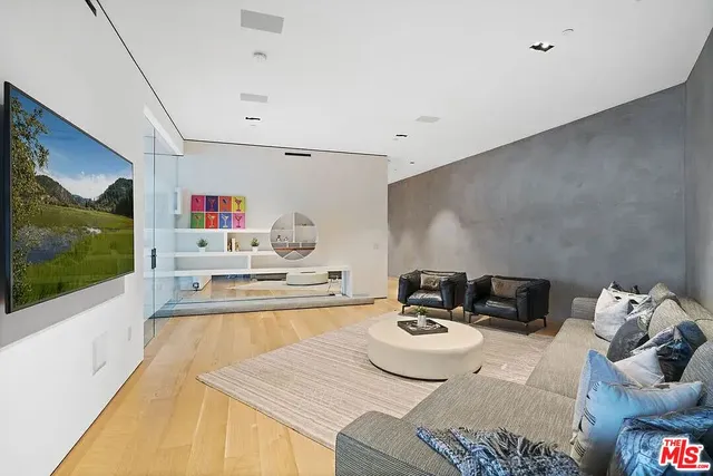 $32,000 | 8790 Appian Way, Los Angeles, CA 90046