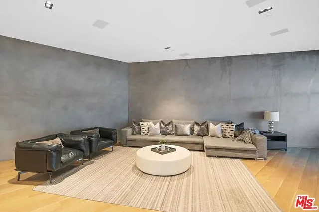 $32,000 | 8790 Appian Way, Los Angeles, CA 90046