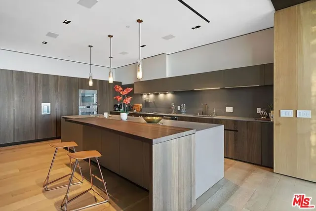 $32,000 | 8790 Appian Way, Los Angeles, CA 90046