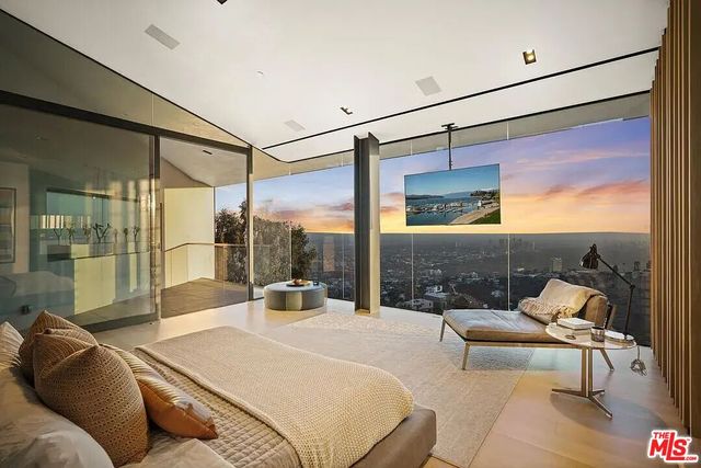 $32,000 | 8790 Appian Way, Los Angeles, CA 90046