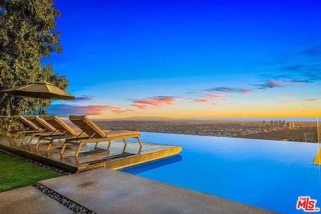 $32,000 | 8790 Appian Way, Los Angeles, CA 90046