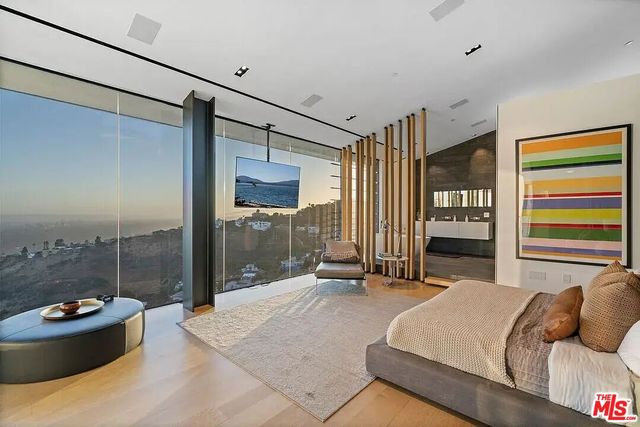 $32,000 | 8790 Appian Way, Los Angeles, CA 90046