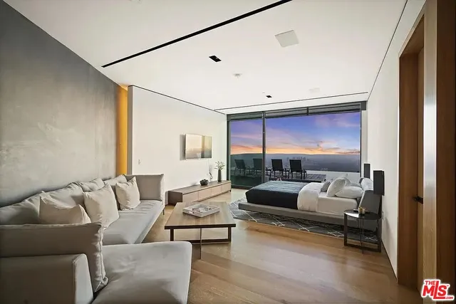 $32,000 | 8790 Appian Way, Los Angeles, CA 90046