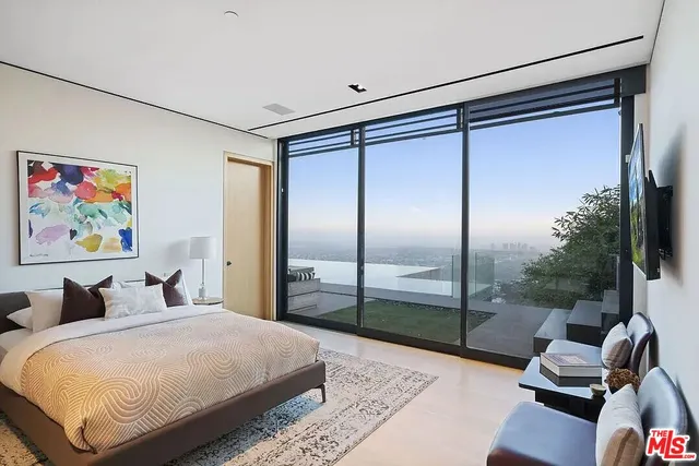 $32,000 | 8790 Appian Way, Los Angeles, CA 90046