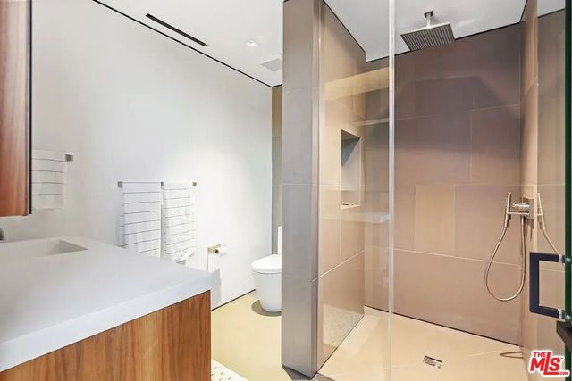 $32,000 | 8790 Appian Way, Los Angeles, CA 90046