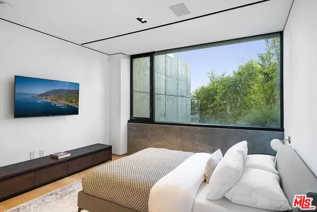 $32,000 | 8790 Appian Way, Los Angeles, CA 90046