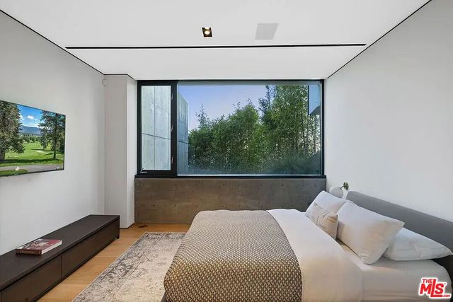 $32,000 | 8790 Appian Way, Los Angeles, CA 90046