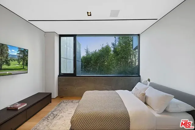 $32,000 | 8790 Appian Way, Los Angeles, CA 90046