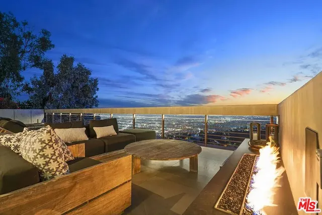 $32,000 | 8790 Appian Way, Los Angeles, CA 90046