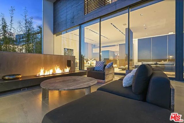 $32,000 | 8790 Appian Way, Los Angeles, CA 90046