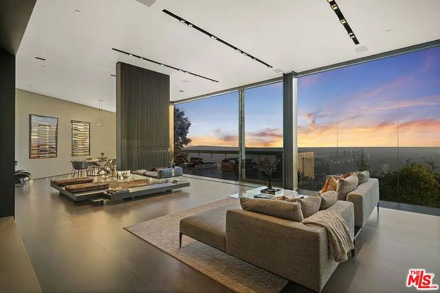 $32,000 | 8790 Appian Way, Los Angeles, CA 90046