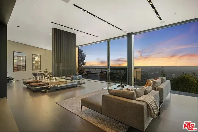 $32,000 | 8790 Appian Way, Los Angeles, CA 90046