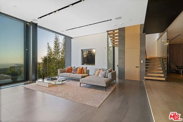 $32,000 | 8790 Appian Way, Los Angeles, CA 90046