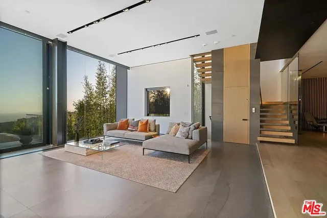 $32,000 | 8790 Appian Way, Los Angeles, CA 90046