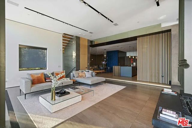 $32,000 | 8790 Appian Way, Los Angeles, CA 90046