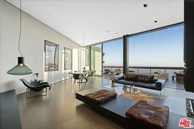 $32,000 | 8790 Appian Way, Los Angeles, CA 90046