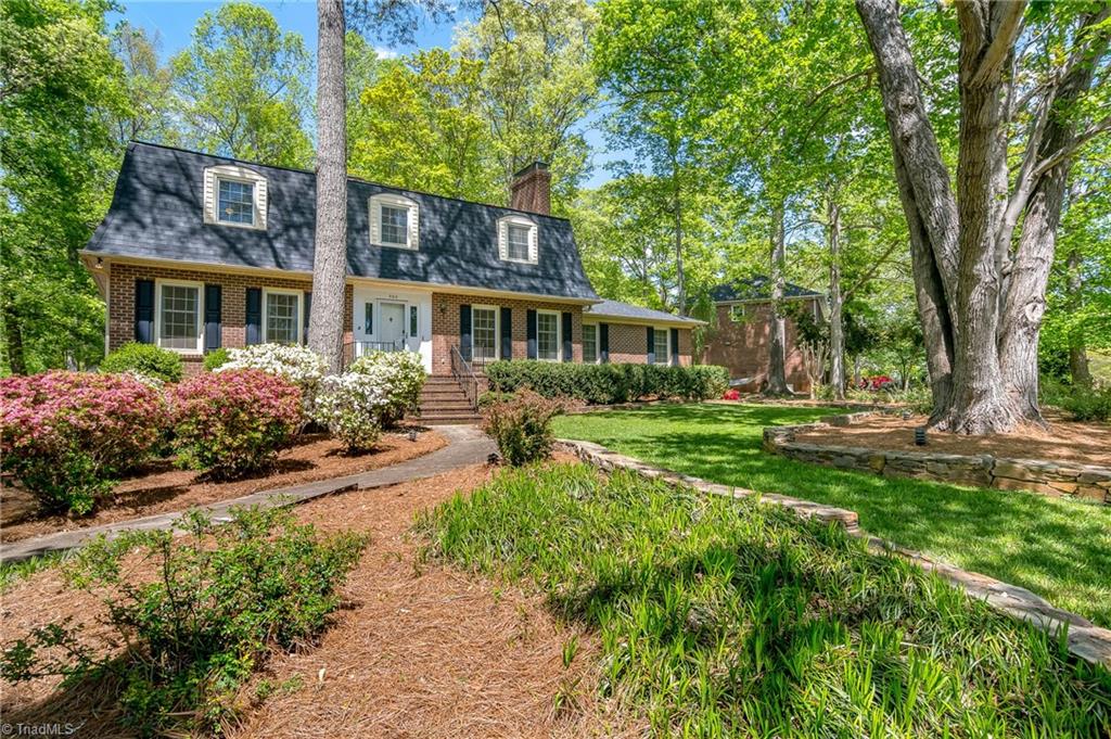 960 Bryanplace Road Winston-Salem, NC 27104 - Photo 2 of 30 Landscaped front yard