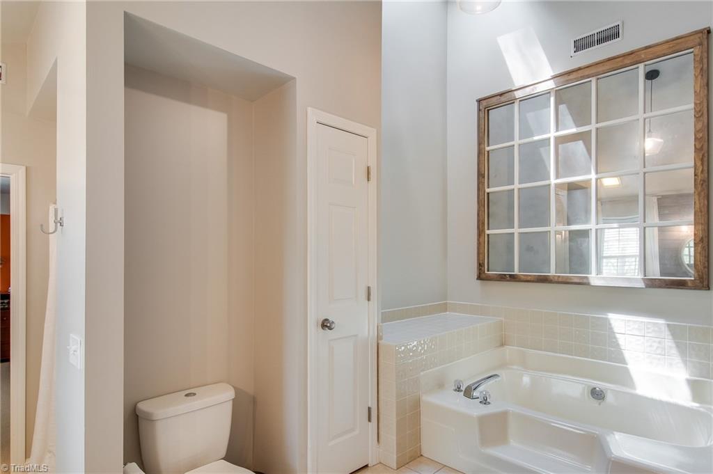 960 Bryanplace Road Winston-Salem, NC 27104 - Photo 19 of 30 Custom decor to remain with property