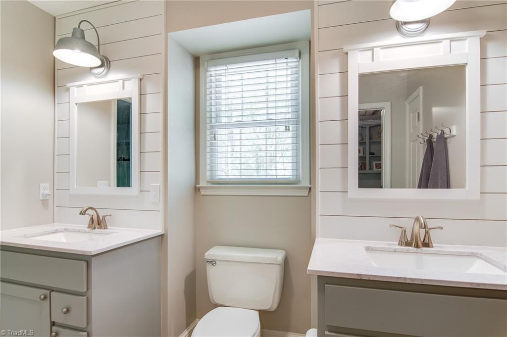 960 Bryanplace Road Winston-Salem, NC 27104 - Photo 21 of 30 Upstairs guest bathroom