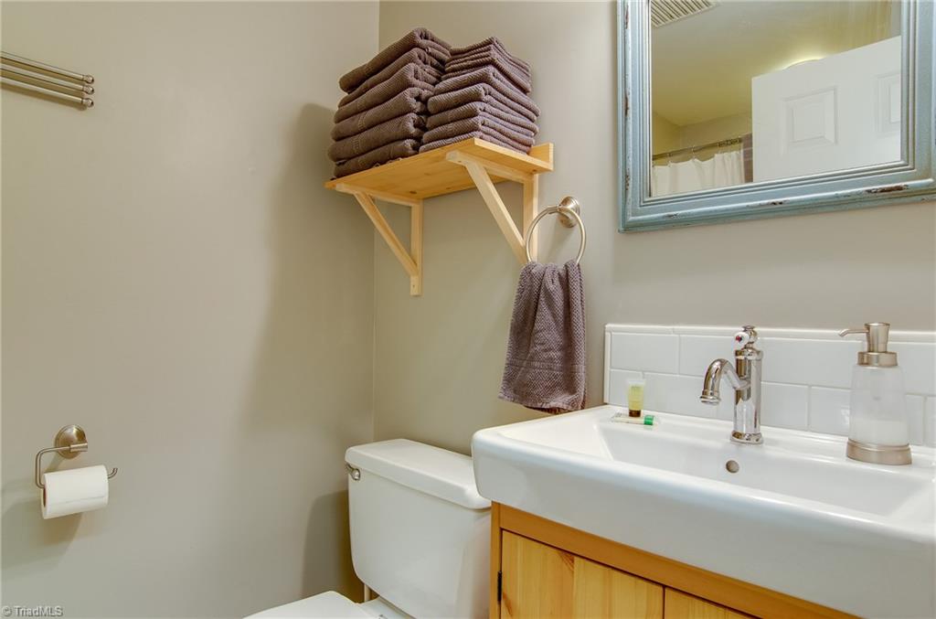 960 Bryanplace Road Winston-Salem, NC 27104 - Photo 28 of 30 Basement bathroom