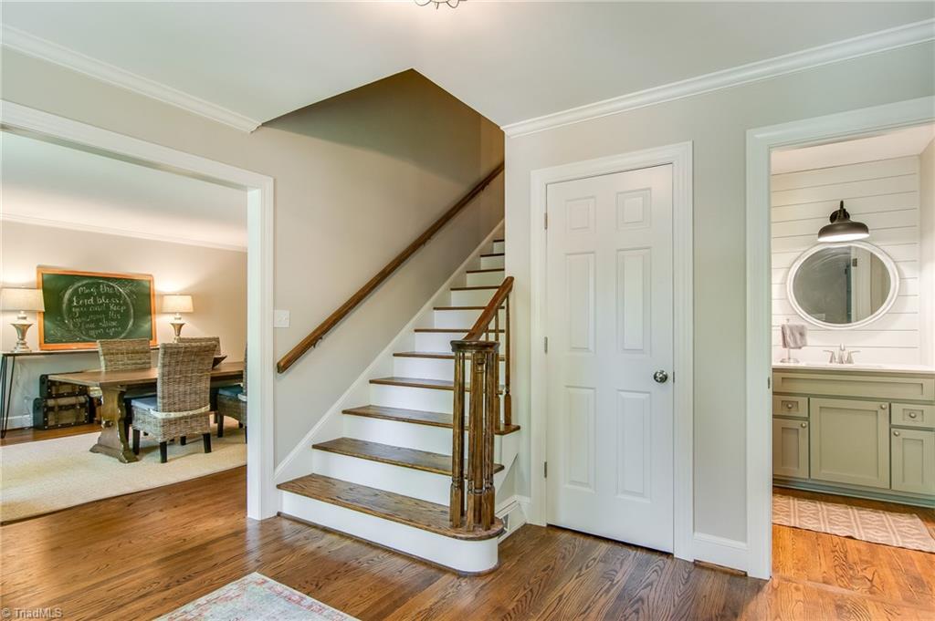 960 Bryanplace Road Winston-Salem, NC 27104 - Photo 5 of 30 Entry looking into 1/2 bath and dining room