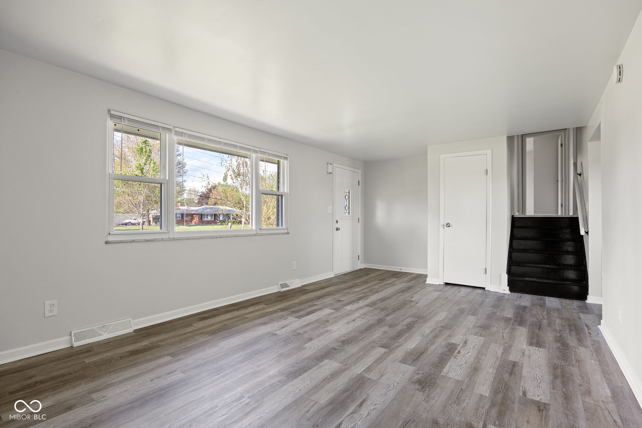 8233 Thompson Road Indianapolis, IN 46239 - Photo 10 of 43 Gallery Image 10