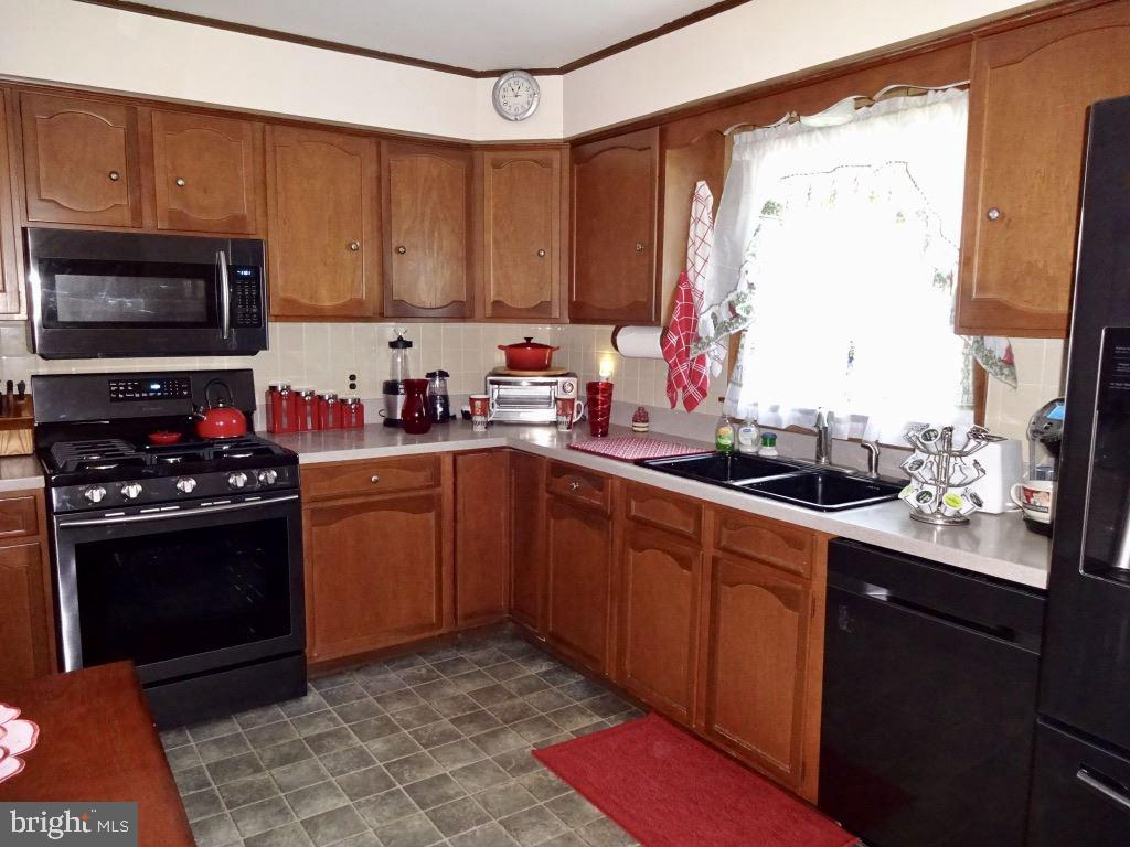 3510 Holly Road Dover, PA 17315 - Photo 9 of 32 Gallery Image 9