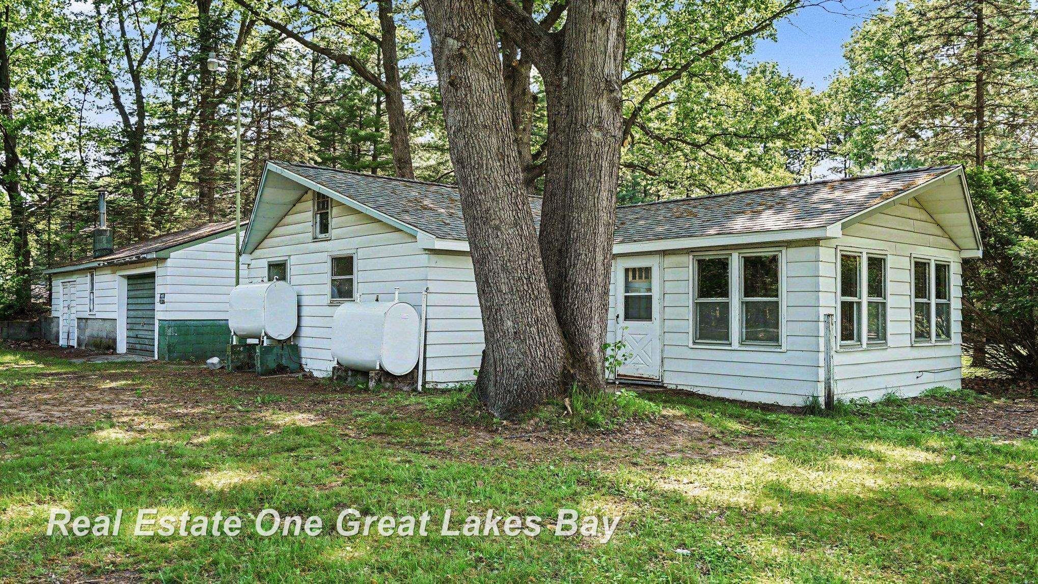 11075 Spencer Road St. Charles, MI 48655 - Photo 20 of 31
