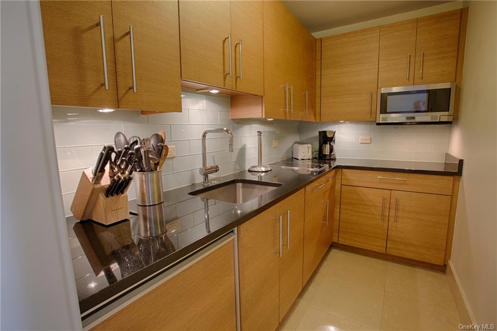 1 Renaissance Sq Unit 8C