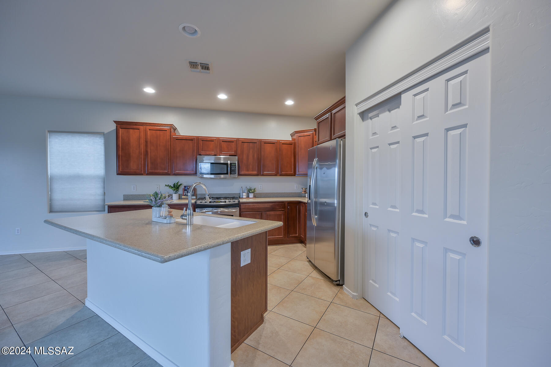 10565 East Water Poppy Road Tucson, AZ 85747 - Photo 11 of 46