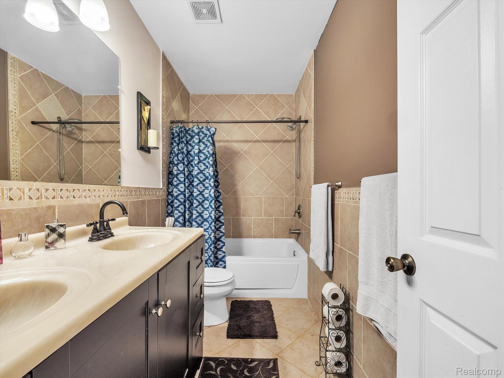 654 Crescent Lake Road Waterford, MI 48327 - Photo 15 of 46 Gallery Image 15