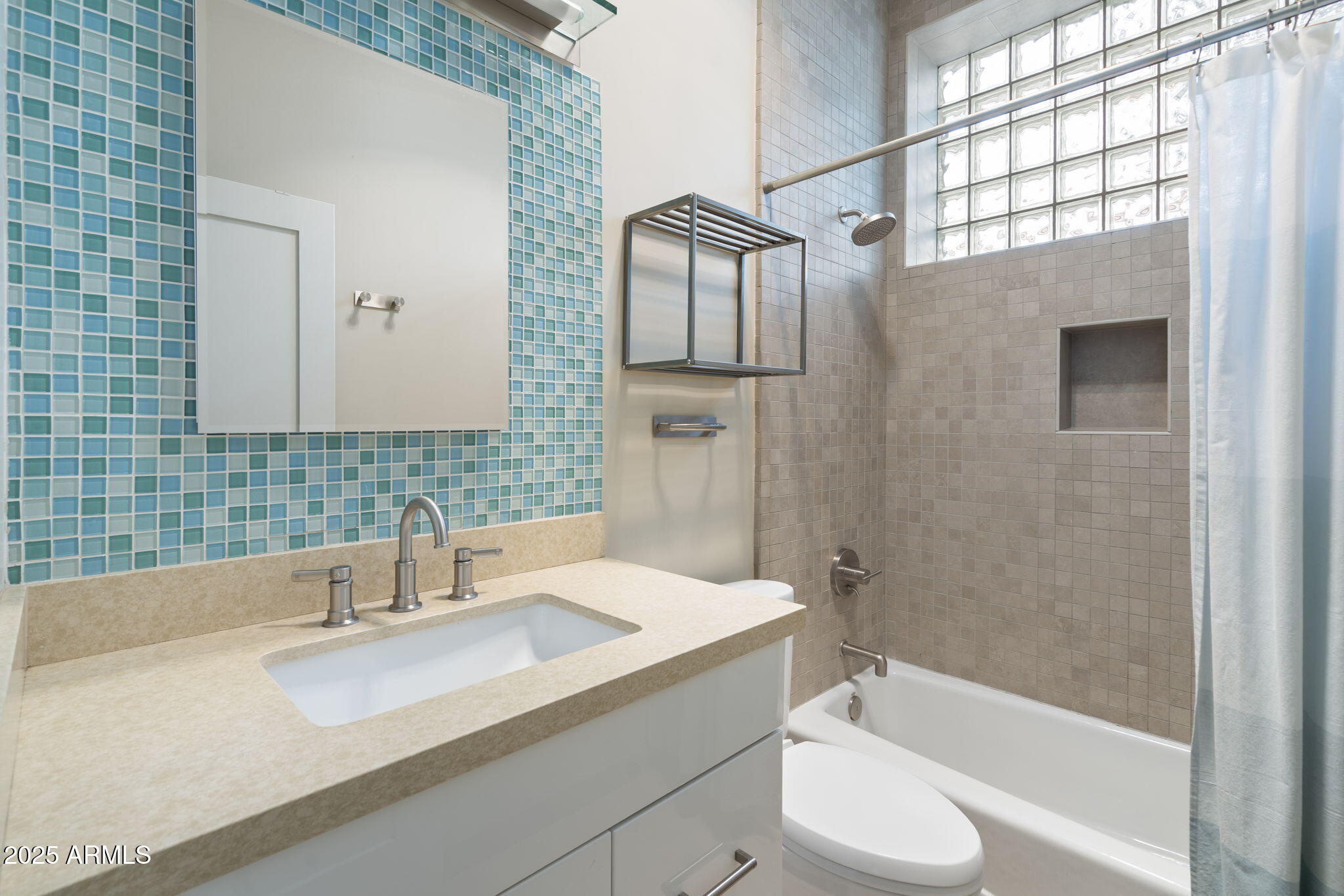 9433 South Stanley Place Tempe, AZ 85284 - Photo 22 of 47 Guest Bathroom