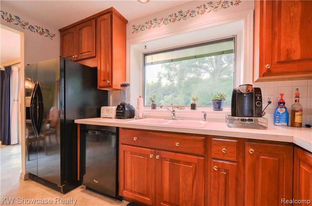 35999 Smithfield Road Farmington, MI 48335 - Photo 8 of 28