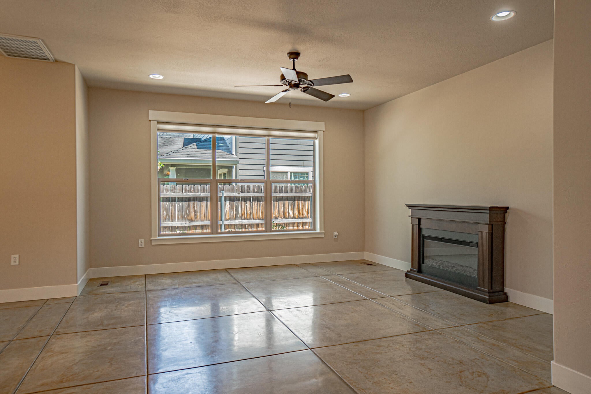 1101 Lithia Way Talent, OR 97540 - Photo 14 of 68 DSC02234-HDR