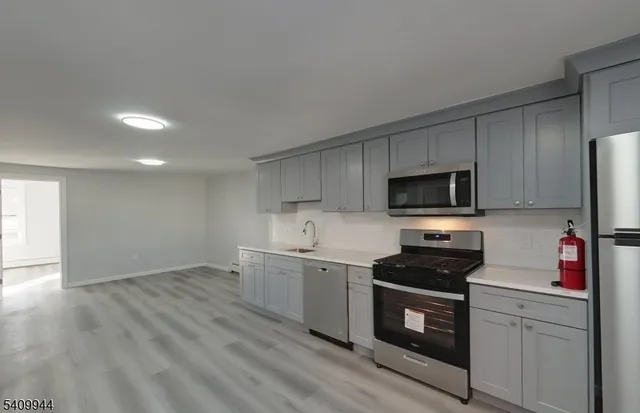 $2,200 | 130 1st Street, Unit 4, Elizabeth Port, NJ 07206