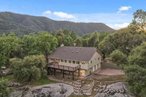 $974,900 | 45012 Mockingbird Lane, Ahwahnee, CA 93601