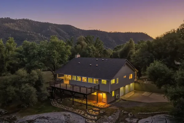 $974,900 | 45012 Mockingbird Lane, Ahwahnee, CA 93601