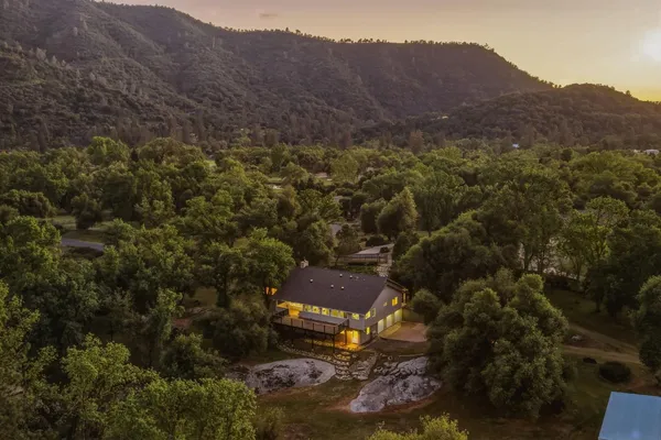 $974,900 | 45012 Mockingbird Lane, Ahwahnee, CA 93601