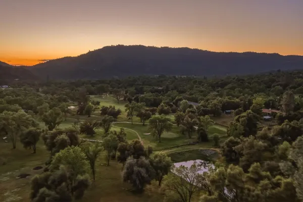 $974,900 | 45012 Mockingbird Lane, Ahwahnee, CA 93601