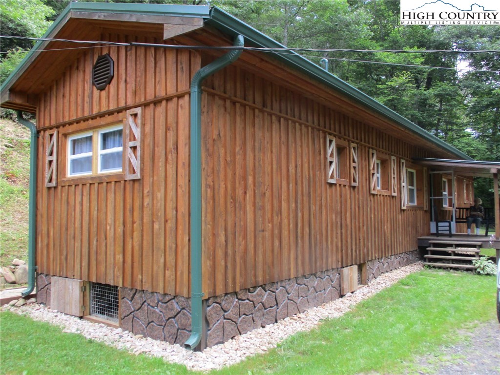 904 Spencer Branch Road Lansing, NC 28643 - Photo 1 of 14