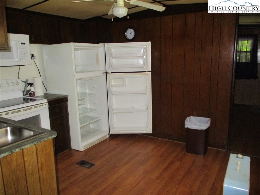 904 Spencer Branch Road Lansing, NC 28643 - Photo 5 of 14