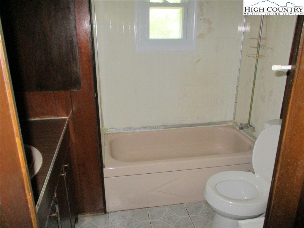 904 Spencer Branch Road Lansing, NC 28643 - Photo 7 of 14