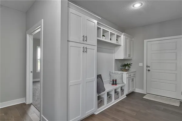 $699,950 | 9323 Pickering Street, Lenexa, KS 66227
