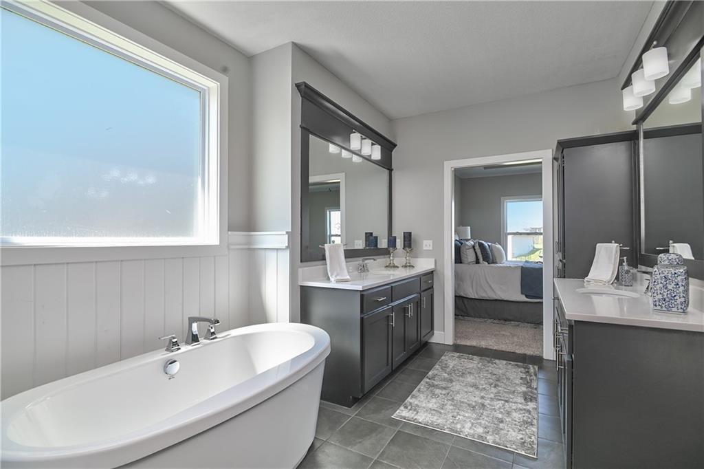 9323 Pickering Street Lenexa, KS 66227 - Photo 6 of 25