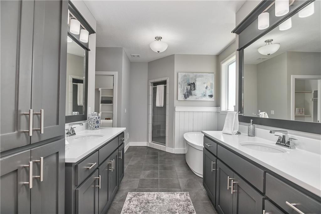 9323 Pickering Street Lenexa, KS 66227 - Photo 8 of 25