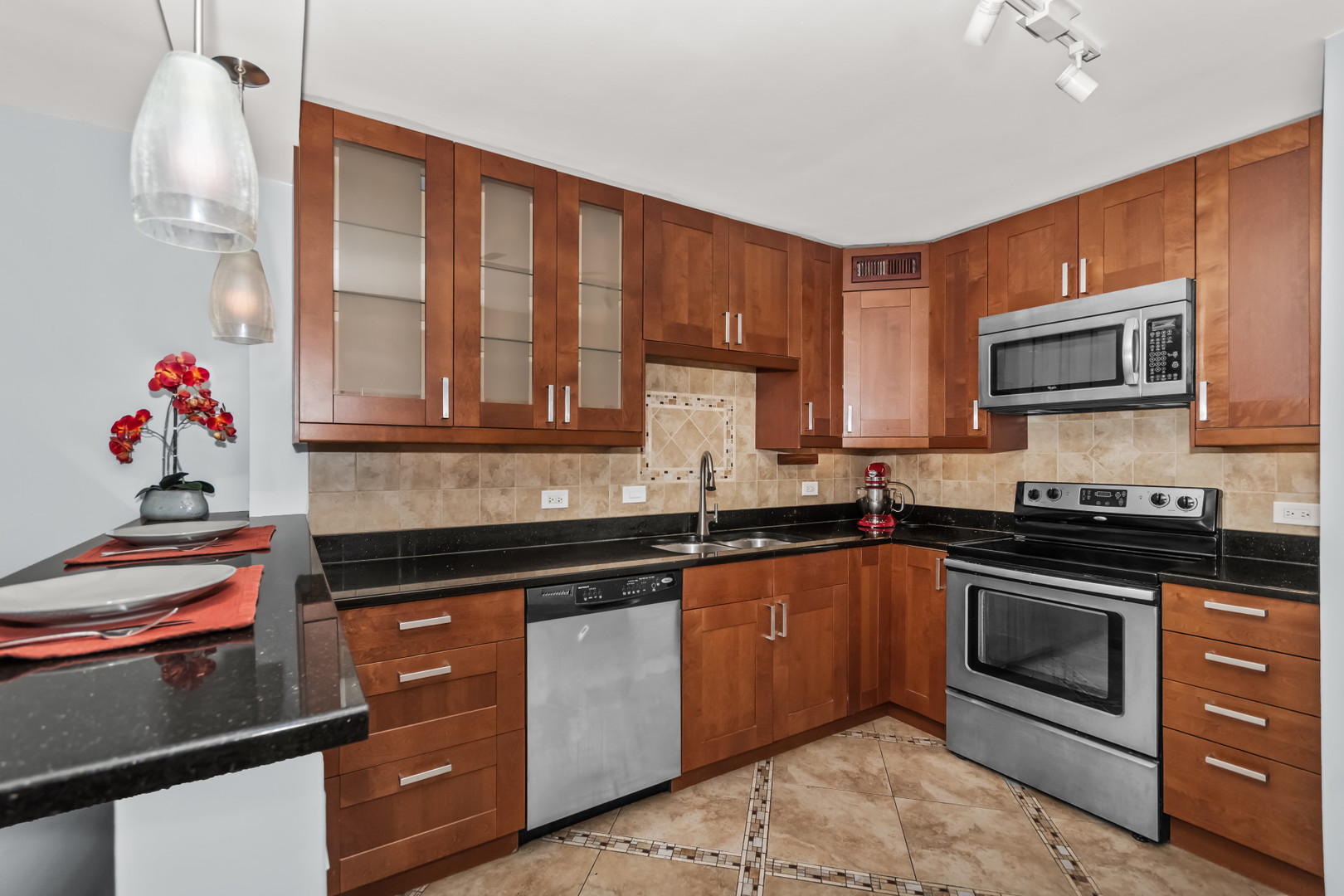 5855 North Sheridan Road, Unit 19F Chicago, IL 60660 - Photo 2 of 25 Gallery Image 2