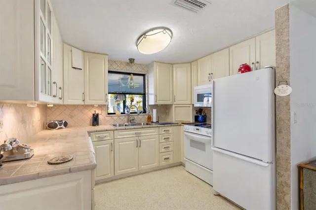 $349,900 | 2091 Oyster Creek Drive, Englewood, FL 34224