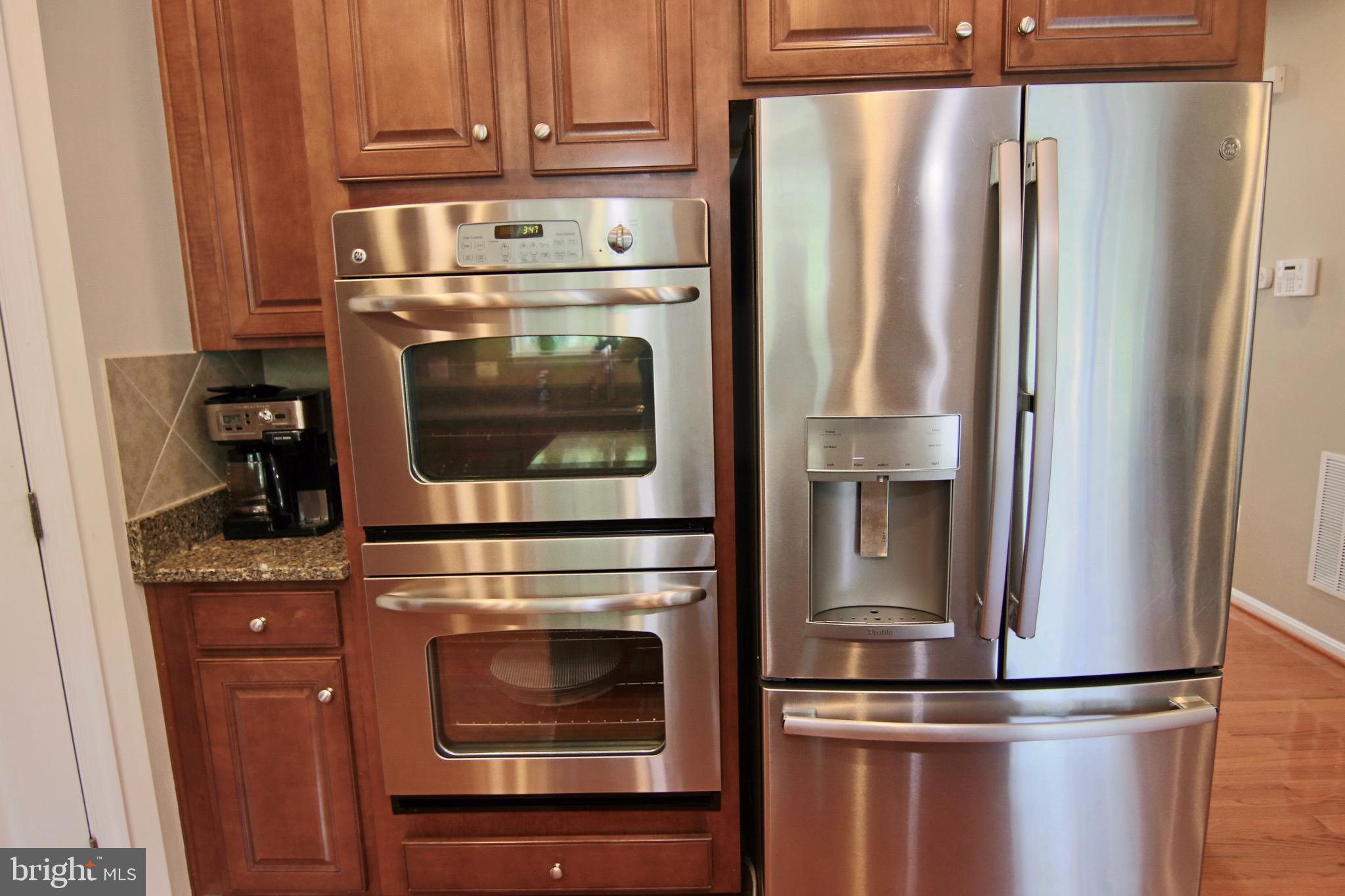 635 Old Waugh Chapel Road Odenton, MD 21113 - Photo 8 of 52 GE Profile Stainless Steel appliances