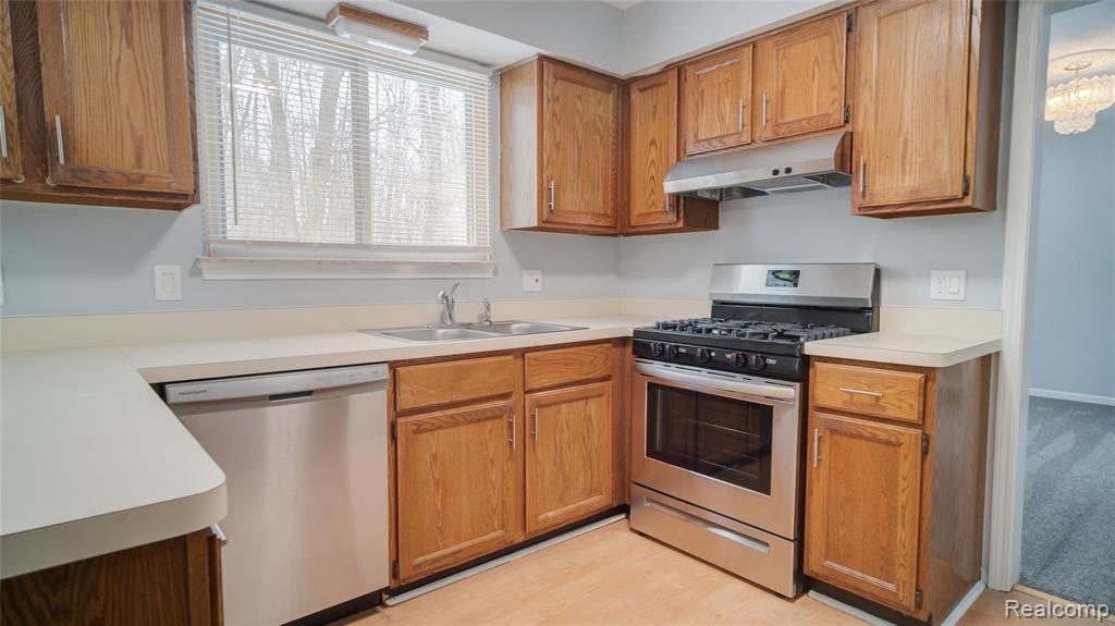 45930 Cider Mill Road Novi, MI 48374 - Photo 13 of 41